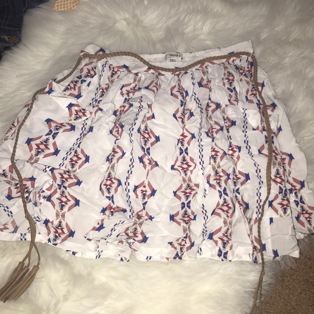 Cute white casual skirt.